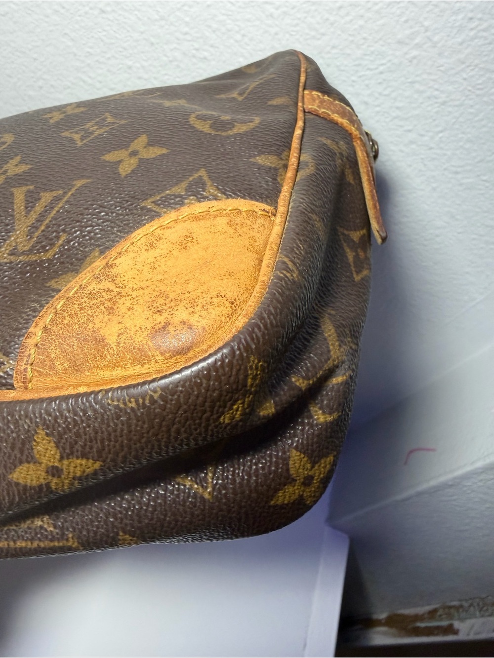 VINTAGE Louis Vuitton Monogram Canvas Clutch in Brown and Tan - Picture 6 of 16